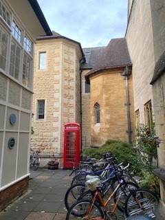 HMCOxford's tweet photo. 👀Our newest addition to the College Estate is a #defribillator! It's through the archway to the side of the Arlosh Hall, inside the red phone box. In the event of use, it's fully automated & will talk you through exactly what needs to be done. https://t.co/AiRwt2qoKg