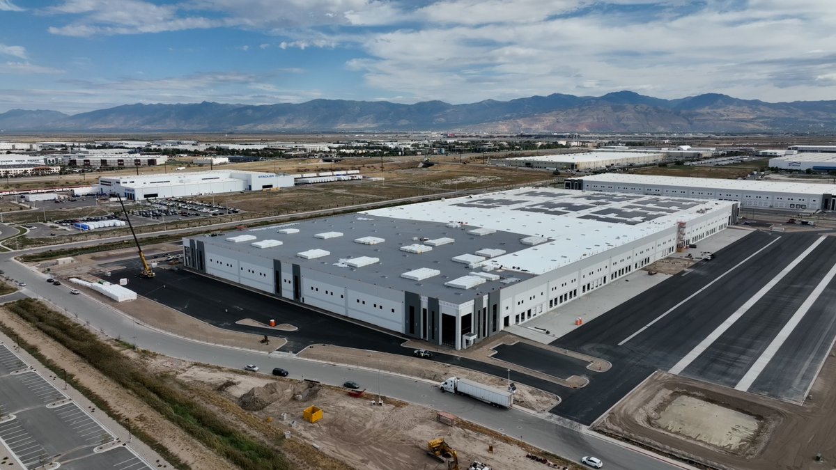 CushWakeUtah's tweet photo. Global healthcare company, Medline, leases 710k sf facility in Salt Lake City in major expansion >> https://t.co/TO0tDTPOsu @wwwRENTVcom  #SaltLakeCity #Industrial #CRE https://t.co/4bxEn76L9L