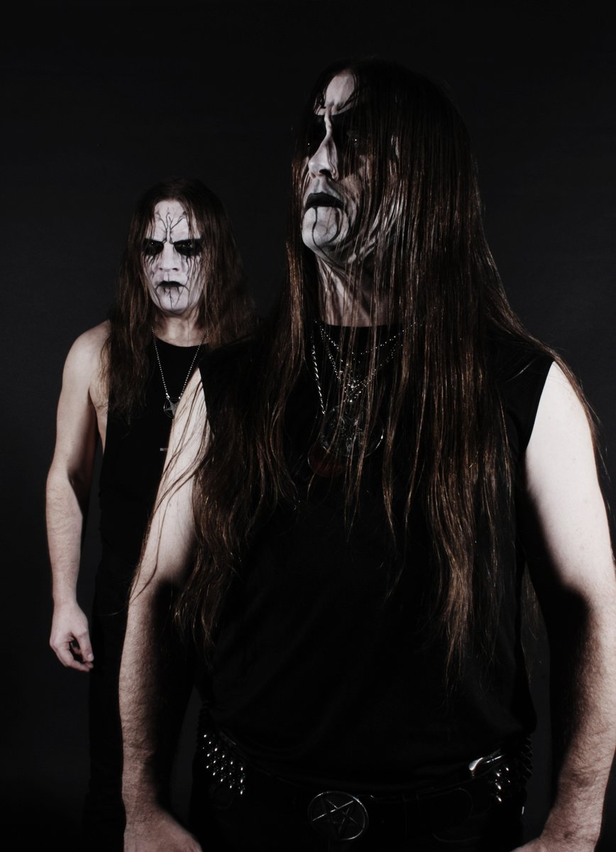 On a parlé du #Rap de #Medellín mais un autre genre est aussi engagé et politisé : le #PunkMetal ! Finalement même #combat 🤔 #TrashMetal #BlackMetal
#MetalMusic #Colombia #INQUISITION