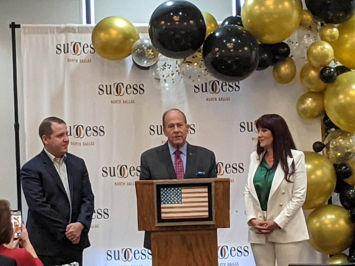 SuccessNorth's tweet photo. @billwallace1 passing the baton to Casey Hasten and Andrew Reed 

@SuccessNorth
#SND
#BestNetworkinginDFW
#34years
#Networking
#mentorship
#connecting
#passingthebaton https://t.co/PJpAo3YcFI