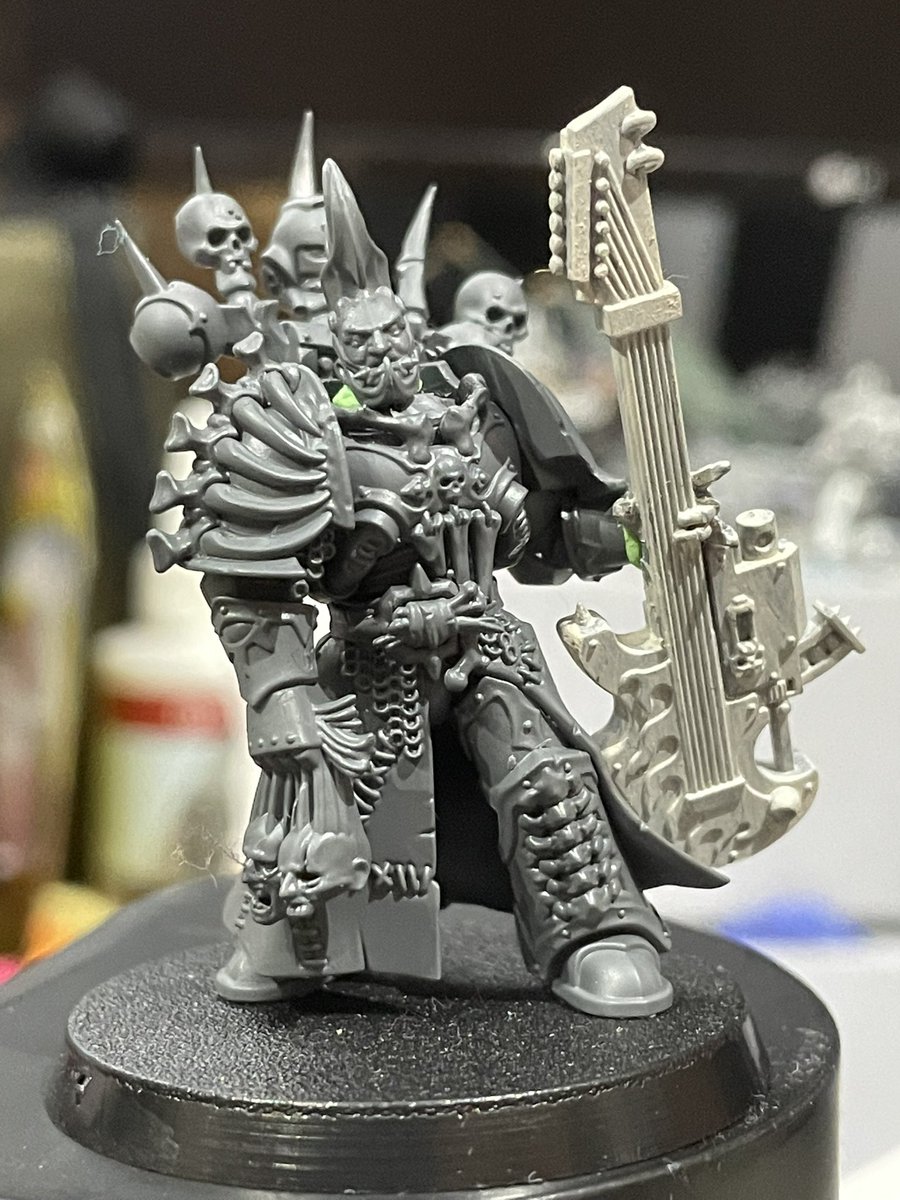 NathanSlapp's tweet photo. The #masterofexecutions didn’t look #emperorschildren enough so I made him a Master of Puppets #warhammer40k #chaosspacemarines #warhammer #gamesworkshop #WarhammerCommunity https://t.co/tWPCjgEMCH