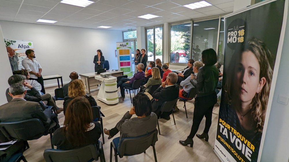 📸Catherine Séguin, préfète de la #Loire a participé à un moment temps fort de la #Semainedelintegration :
➡️visite de l'#AFPA et de la plateforme partenariale d’initiative locale avec le #GEIQ #BTP et @poleemploi_ara
➡présentation du programme #HOPE avec témoignages