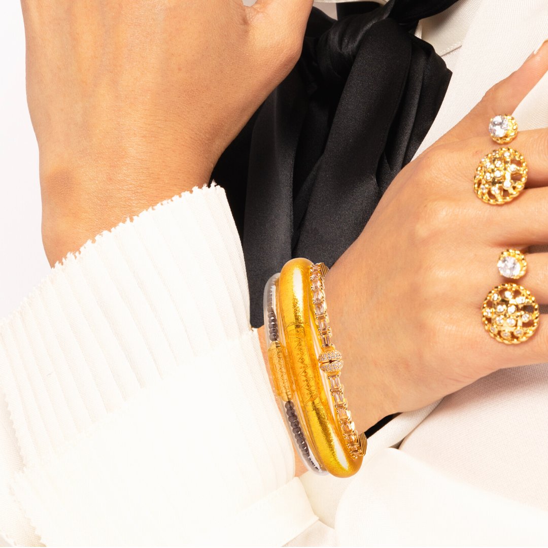 BuDhaGirl's tweet photo. Begin your October Birthday Stack with our Hematite LUXE AWB, then add the indispensable Gold Tzubbie, and finish with our ever-glamorous Smokey Quartz Aurora crystal bangle✨🖤
#birthdaystack #budhagirl #stackedbracelets https://t.co/kbryUkDzyh