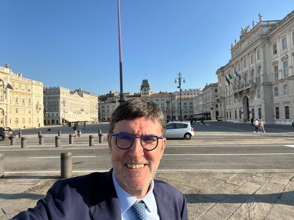 Oggi a Trieste per discutere del ruolo dell'#Italia nella logistica #europea: da penisola a piattaforma. Un interessante evento organizzato da <a href="/mag_ship/">ShipMag 🇮🇹</a> per ripensare il sistema dei #trasporti per creare nuove #economie!