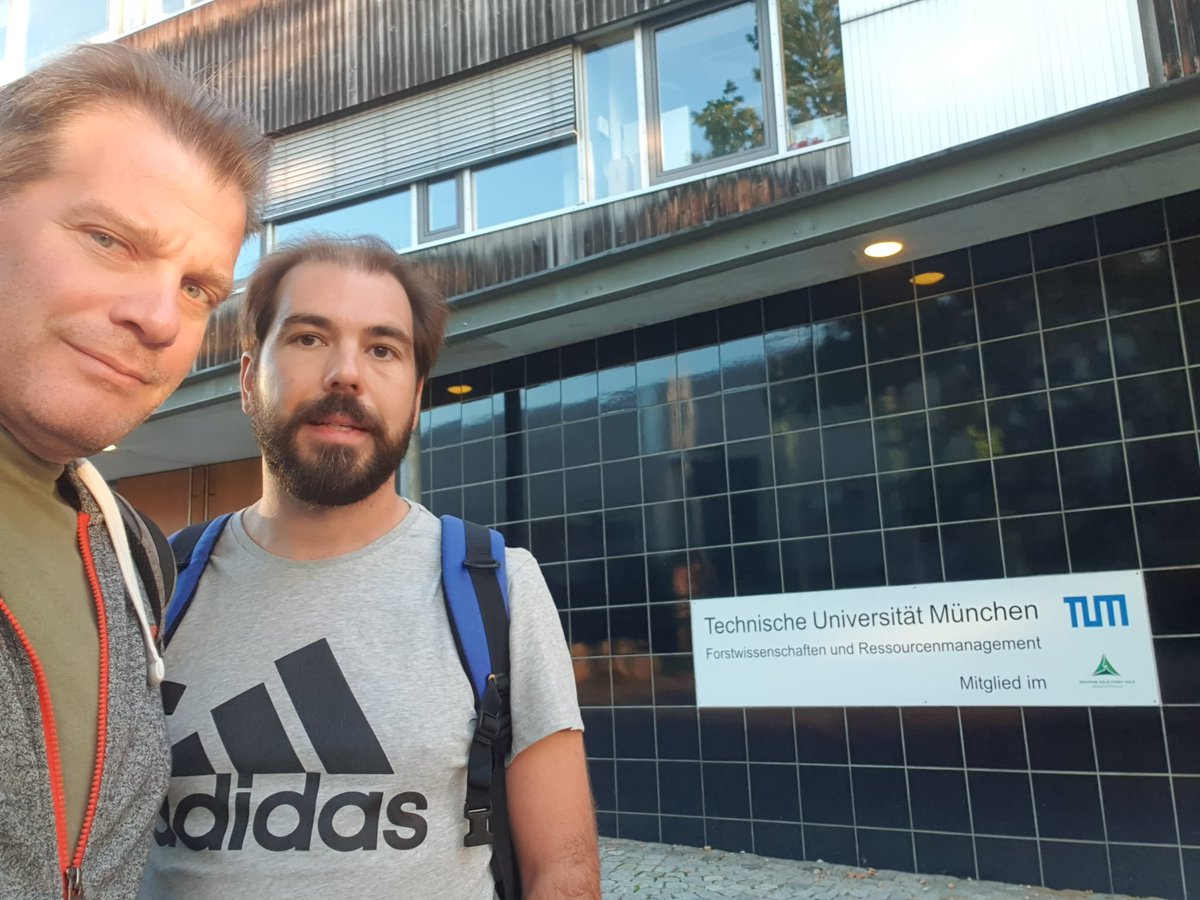 agrestascoop's tweet photo. Nuestros compañeros @quecoak y @Jorge_Olivar_R se encuentran en en Freising 🇩🇪 haciendo una demostración del funcionamiento de Forestereo con los compañeros del proyecto #Care4c de la Universidad Técnica de Múnich @TU_Muenchen https://t.co/DTjhivY9RA