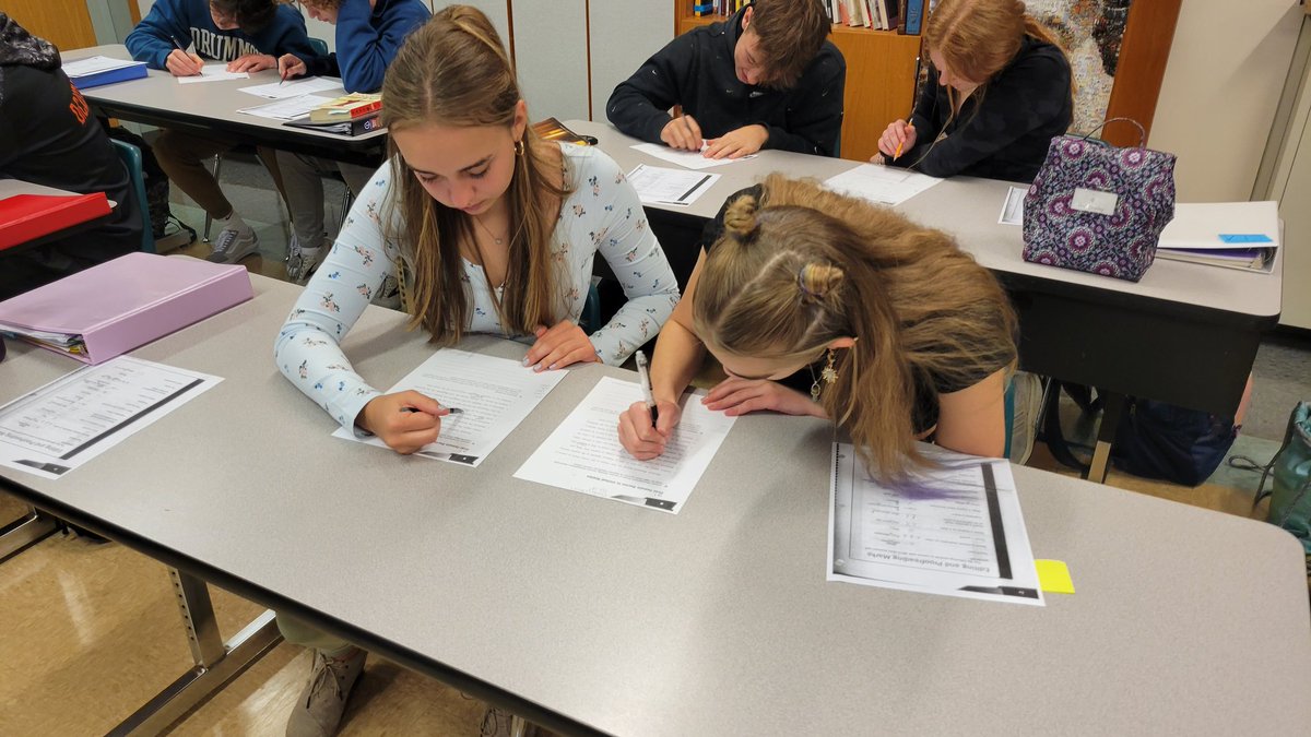 ReneeStallings4's tweet photo. Sophomores at GLSD are not sophomoric. They work to be better versions in RWSLandCT. They pay attention to details in MechanicsUsageGrammar. #GL #faithinfuture #blessed https://t.co/bR0EVPTZdc