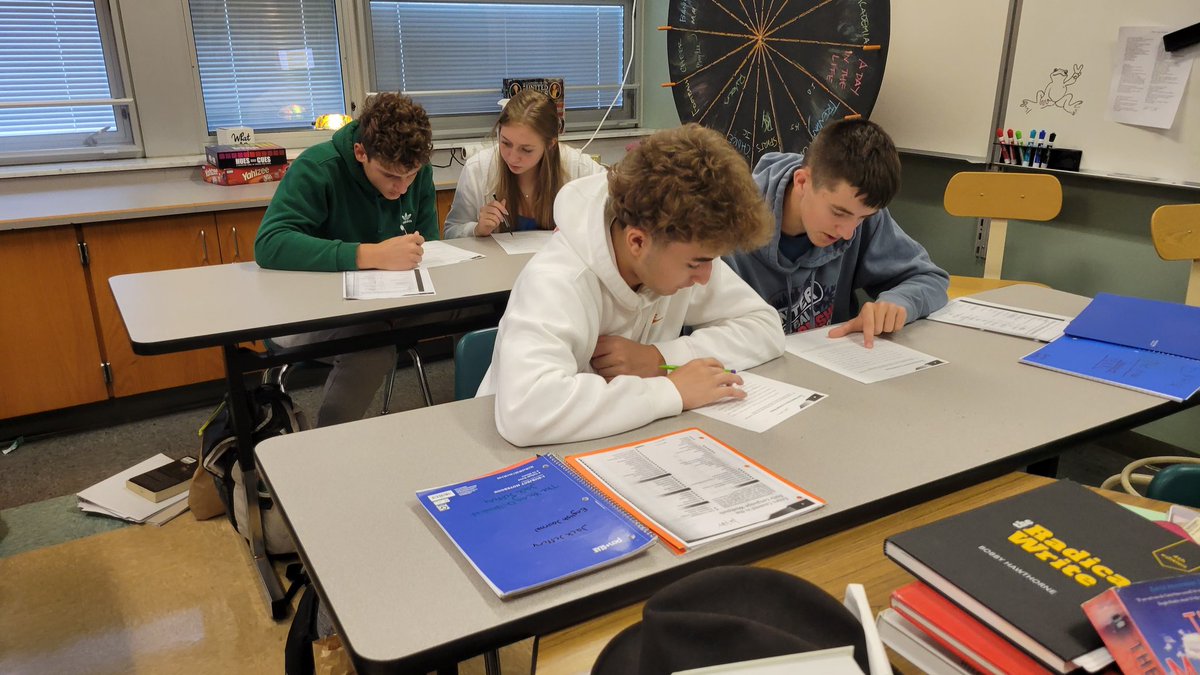 ReneeStallings4's tweet photo. Sophomores at GLSD are not sophomoric. They work to be better versions in RWSLandCT. They pay attention to details in MechanicsUsageGrammar. #GL #faithinfuture #blessed https://t.co/bR0EVPTZdc