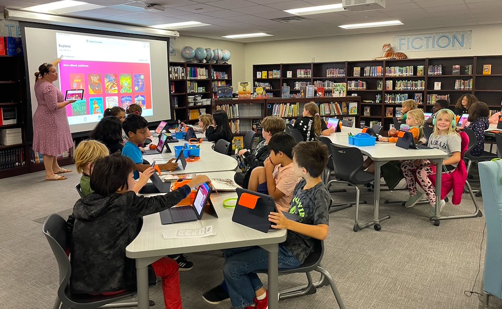 TimberCreekES's tweet photo. One of the ways TCE is participating in #digcitweek is to learn how to manage preferences/settings in our school's a e-reading platform, Sora. At TCE, we aim to use our technology thoughtfully and responsibly to enhance as well as personalize learning experiences. #CommonSenseEd https://t.co/jmr5WRBHRJ