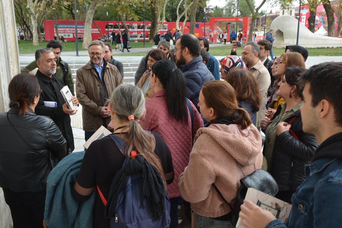 Beyoğlu Kültür Yolu Festivali kapsamında Haliç’ten Tophane’ye uzanan Evliya Çelebi’nin Galata’sını Dekanımız Prof. Dr. Hayati Develi <a href="/HayatiDeveli/">Hayati Develi</a> ve <a href="/iktm34/">İstanbul İl Kültür ve Turizm Müdürlüğü</a> Müdürü Dr. Coşkun Yılmaz’ın gözünden <a href="/coskunyilmaz66/">Coşkun Yılmaz</a> dinledik. 

Hocalarımıza ve katılan herkese teşekkür ederiz.