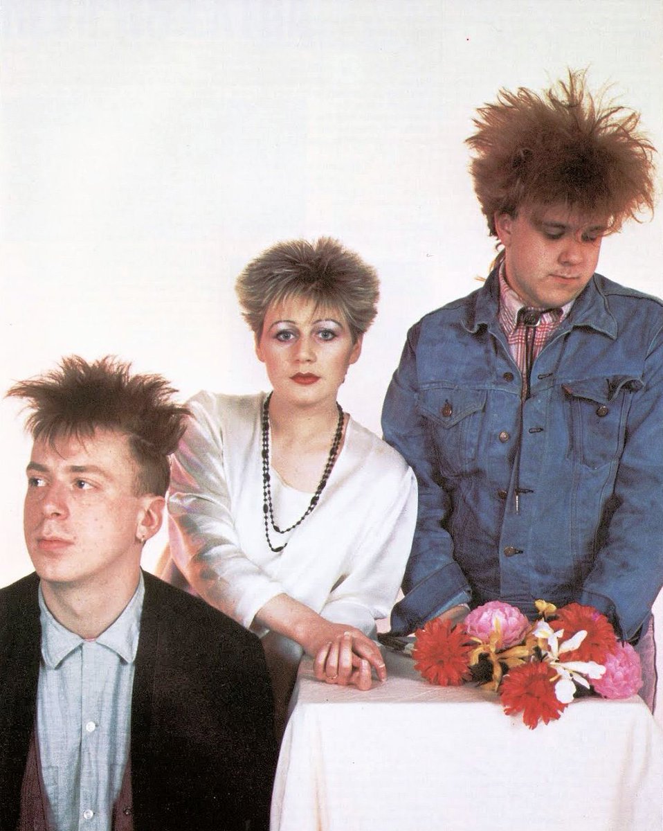 Vivre un moment #onirique, c'est les promesse que nous fait #CocteauTwins avec sa musique. Explorez leur histoire, ici : bit.ly/3ETxjzQ #4AD #EtherealMusic