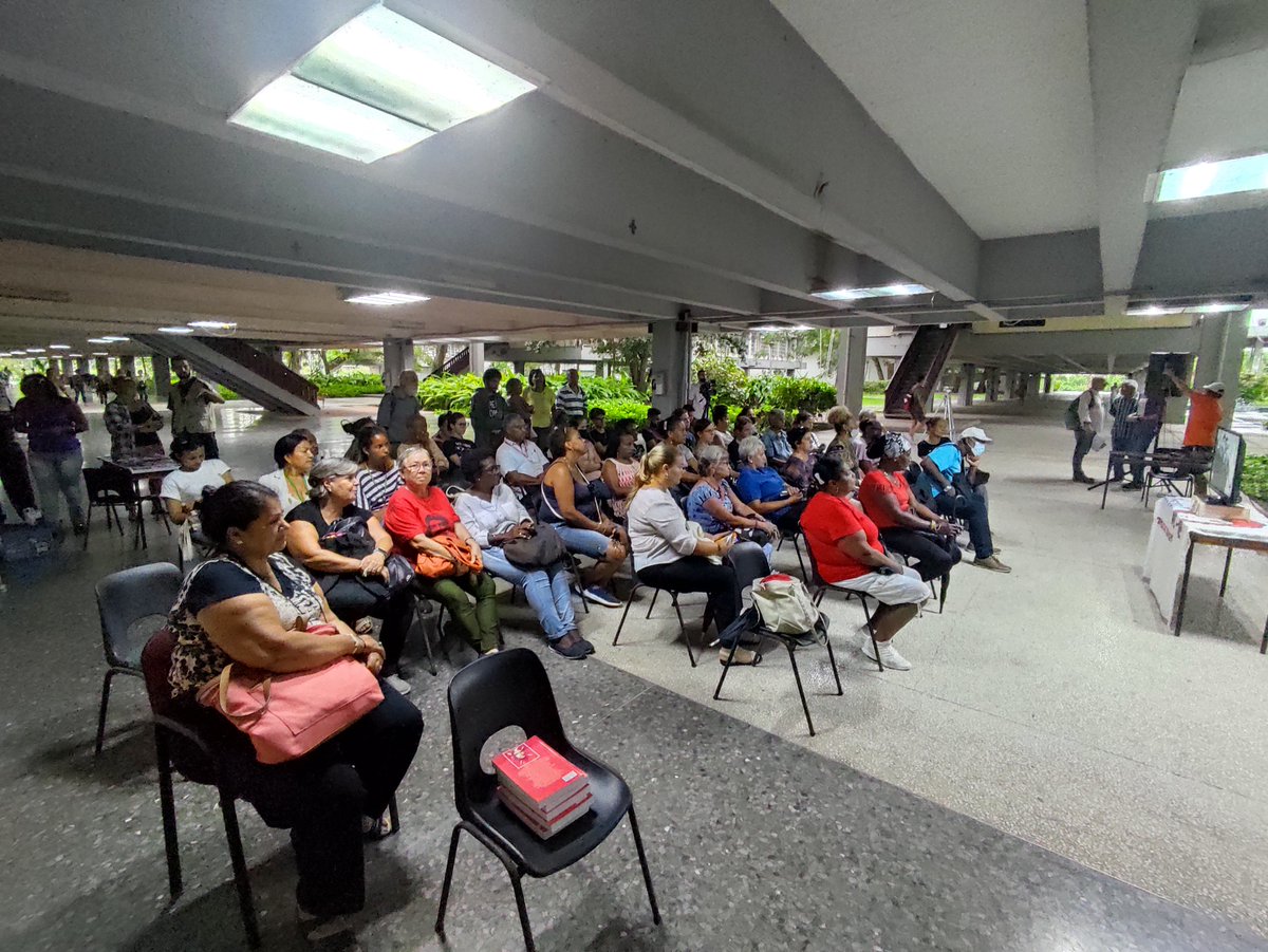 La muerte no es verdad cuando se ha cumplido bien la obra de la vida...🖤
Excelente intercambio propiciado por la Cátedra Honorífica Ernesto Che Guevara y la Editora, con Adys Cupull y Froilán González, historiadores de la vida del Che.