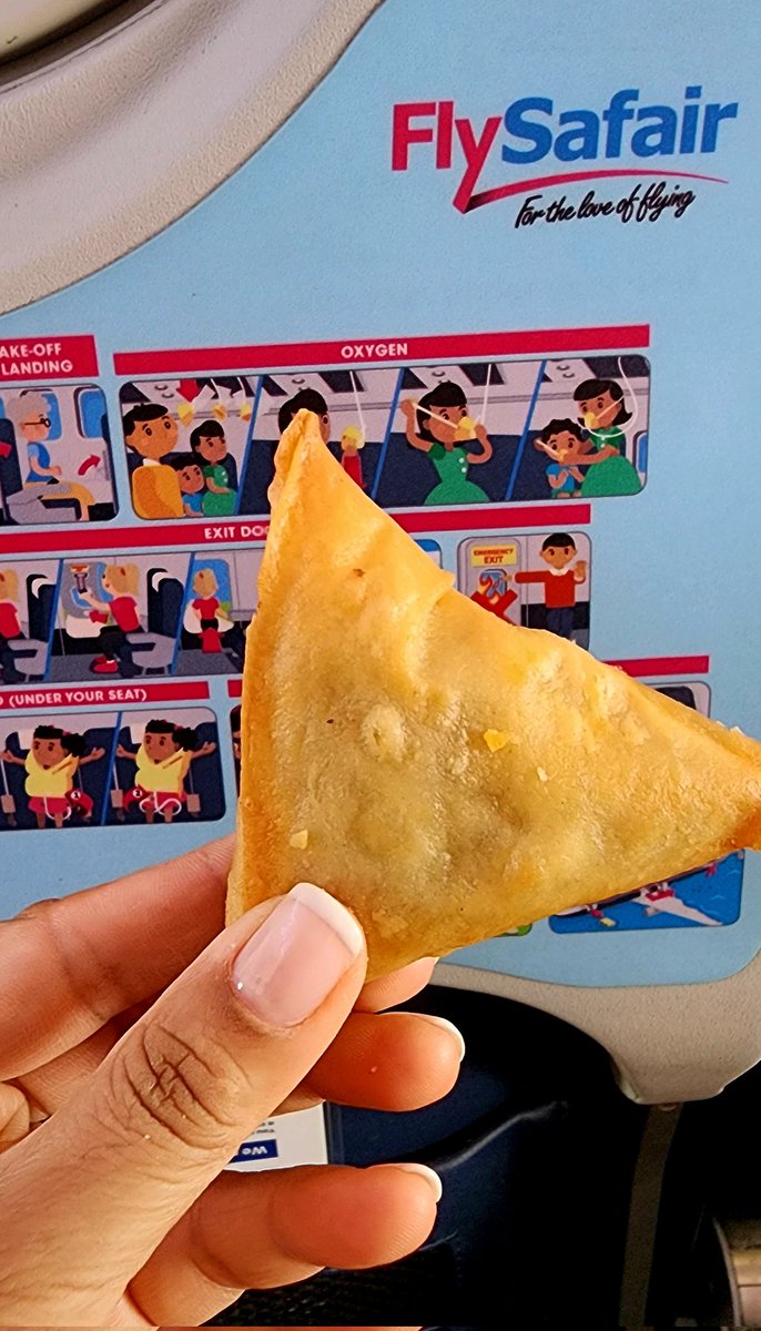 Devi_HQ's tweet photo. Don't get excited.
I brought my own #samoosas
#SuchAnIndian
I didn't share.
Only had four.
@FlySafair ... just an idea ... ๐ https://t.co/eqAYXdZCLb