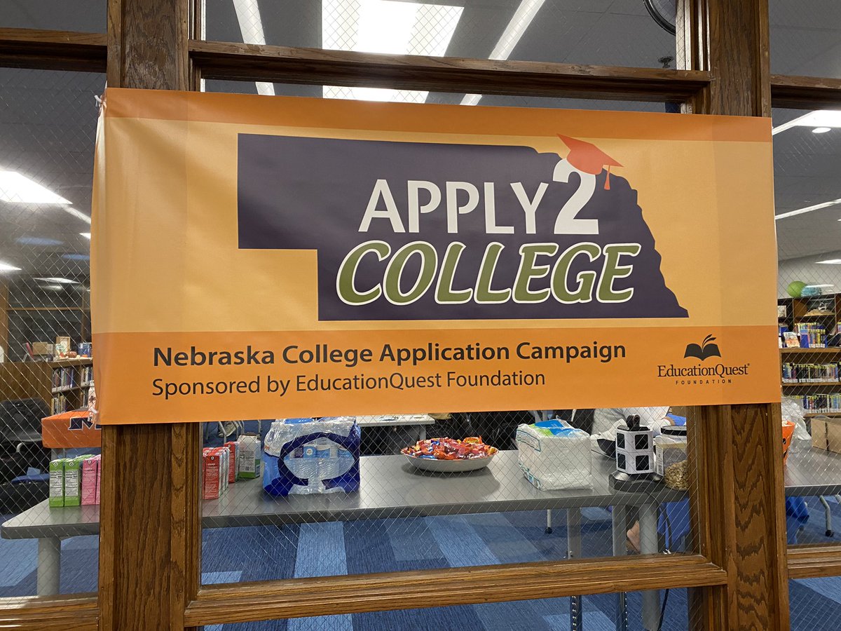 Lakeviewhigh's tweet photo. It’s Apply2 College Day today! #conquerthefuture #lakeviewvikes https://t.co/3EsUcU3mLF