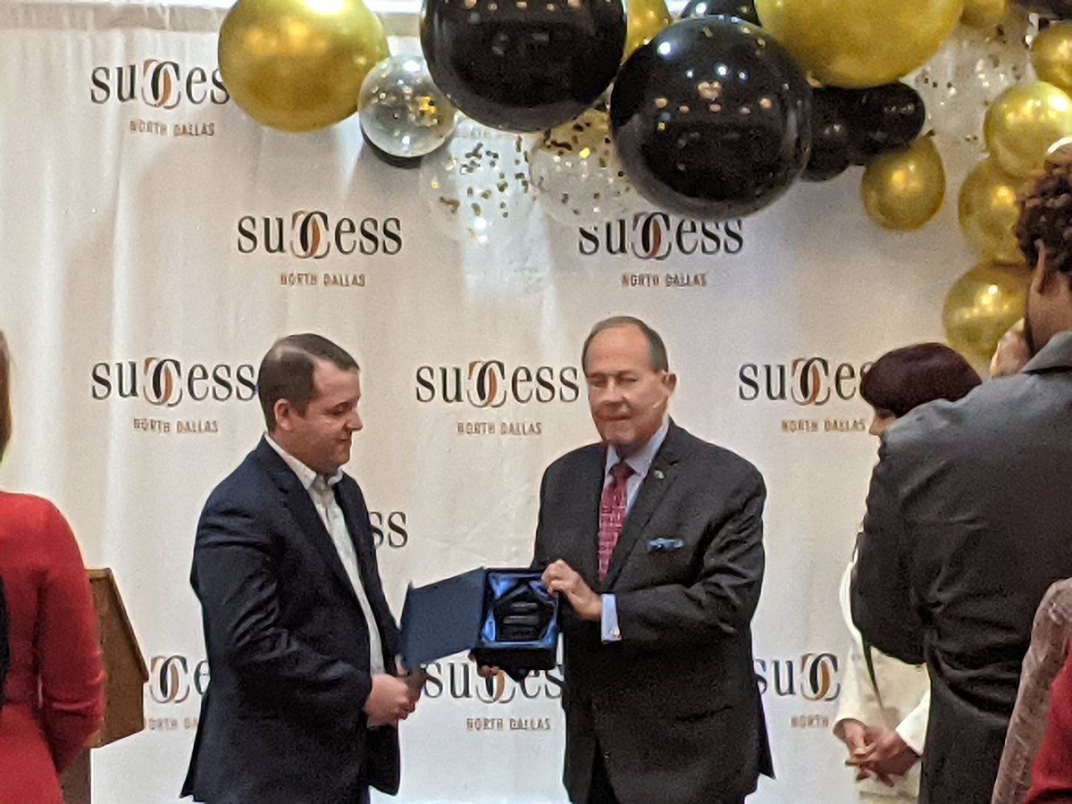 SuccessNorth's tweet photo. @billwallace1 passing the baton to Casey Hasten and Andrew Reed 

@SuccessNorth
#SND
#BestNetworkinginDFW
#34years
#Networking
#mentorship
#connecting
#passingthebaton https://t.co/PJpAo3YcFI