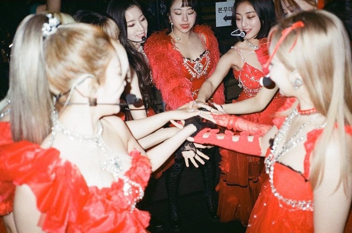 godmitzu's tweet photo. I'm so happy to have spent the last 7 years of my life with the nine of you, let's be happy and healthy together for a long time 💕 @JYPETWICE

#7YearsWith9WICE #트와이스와_원스의_소중한7년 https://t.co/YQTBa36ICL