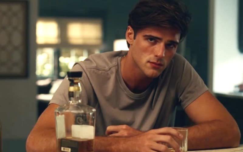 no one else wants to say it so I will. nate jacobs looks like kramer.