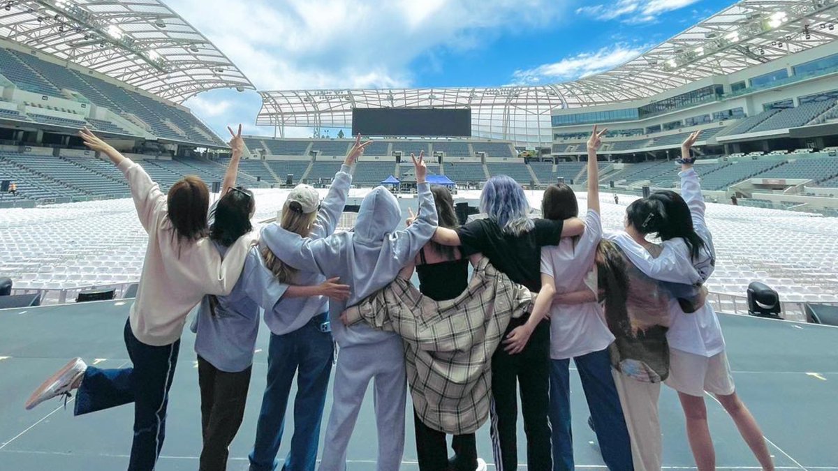 godmitzu's tweet photo. I'm so happy to have spent the last 7 years of my life with the nine of you, let's be happy and healthy together for a long time 💕 @JYPETWICE

#7YearsWith9WICE #트와이스와_원스의_소중한7년 https://t.co/YQTBa36ICL