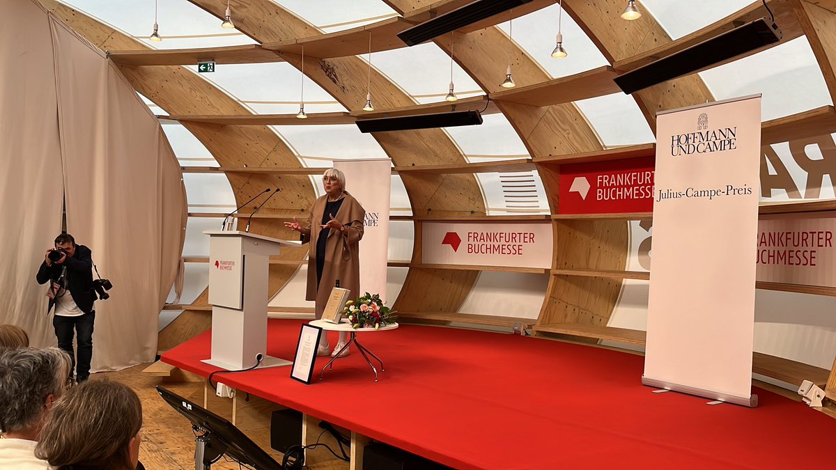 “Ich gratuliere der Frankfurter Buchmesse zum Julius-Campe-Preis und uns allen zur Frankfurter Buchmesse.” Claudia Roth, Staatsministerin für Kultur und Medien #fbm22 @HoCaHamburg