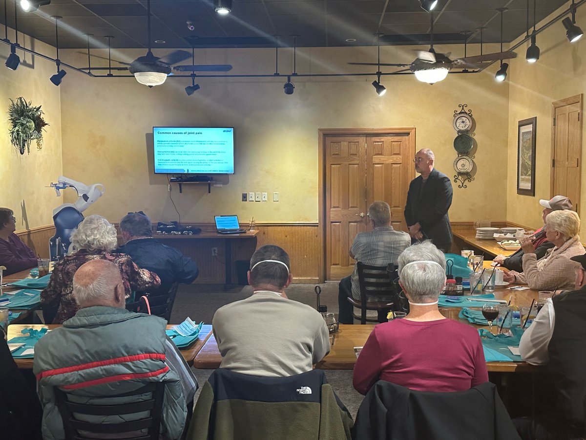 ConemaughHealth's tweet photo. Dr. Vincent Vena hosted a seminar last night on Robotic-assisted Hip and Knee Replacement at Marzoni's in Duncansville, PA. 

Thank you to everyone who came out to listen, learn, and support Dr. Vena! 

#CountOnUs #Orthopedics #OrthopedicCare #Seminar https://t.co/1ZhxcCLh8n