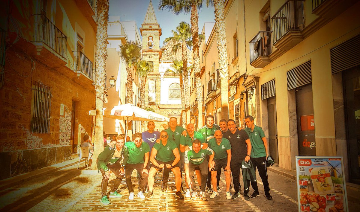 alfonsorp13's tweet photo. @28_Chumi @28_Chumi @honecar son de esos entrenadores que jamás dejarán caer a sus jugadores. Los preparan y los mejoran, pero sobre todo los cuidan, porque nada está por encima de las personas¡¡¡
Gracias por vuestros VALORES y gracias por estar en nuestro EQUIPO¡¡¡ https://t.co/TyVmPLKm4g