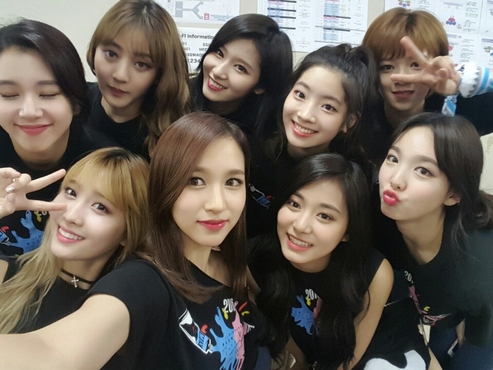 cachaeng's tweet photo. Kesayangan💛

#7YearsWith9WICE
#트와이스와_원스의_소중한7년
@JYPETWICE https://t.co/8Eln0PF3Y0