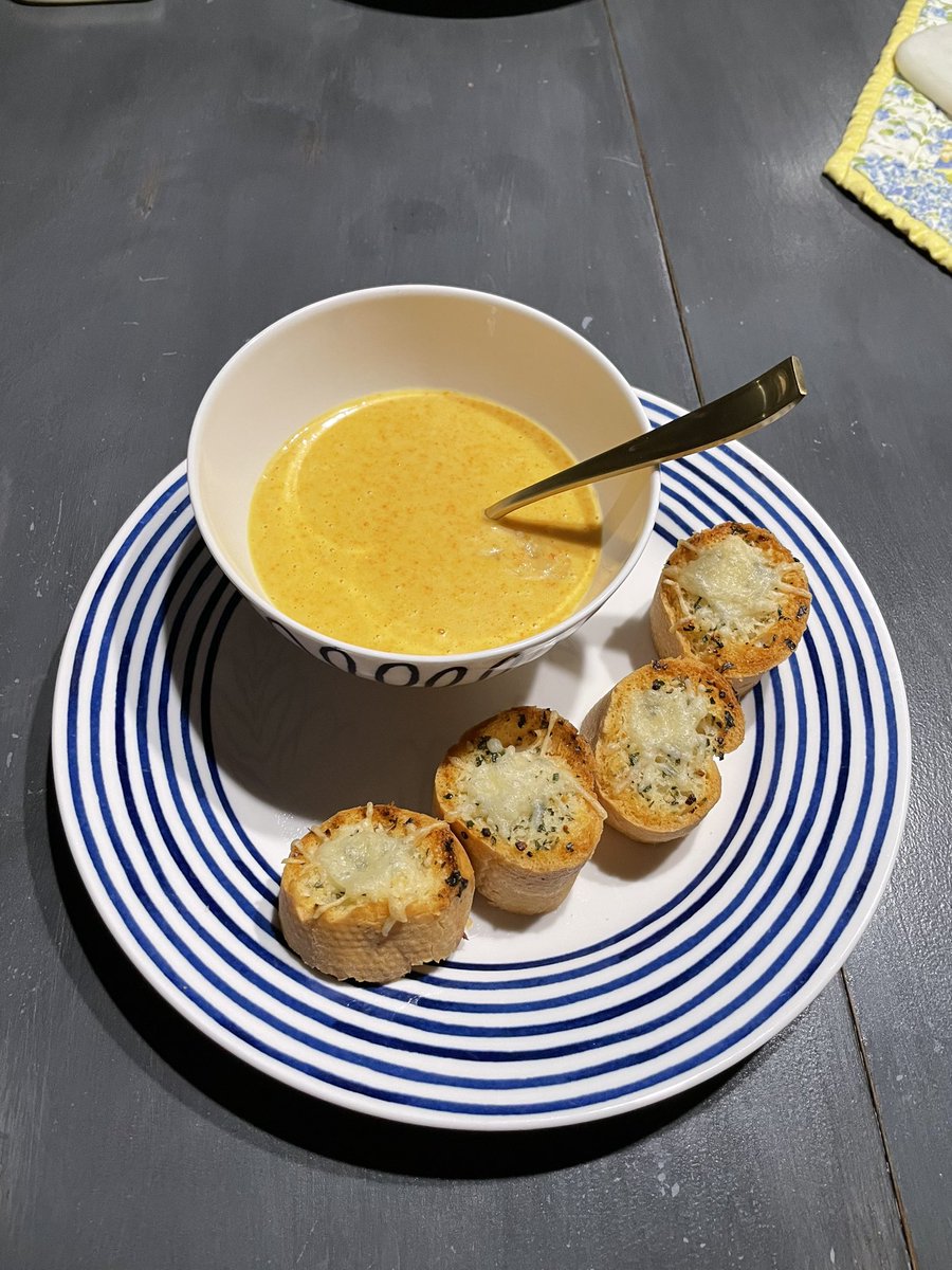 jcd0818's tweet photo. Good morning and happy #whatscookingwednesday! This week we have Potage le Magnifique and Parmesan Garlic Bread, both from the #ElderScrolls cookbook. The soup was delicious and having tasty bread with a nice crust set it off perfectly. ABSOLUTELY recommend these two! https://t.co/wGCbXyGDHN