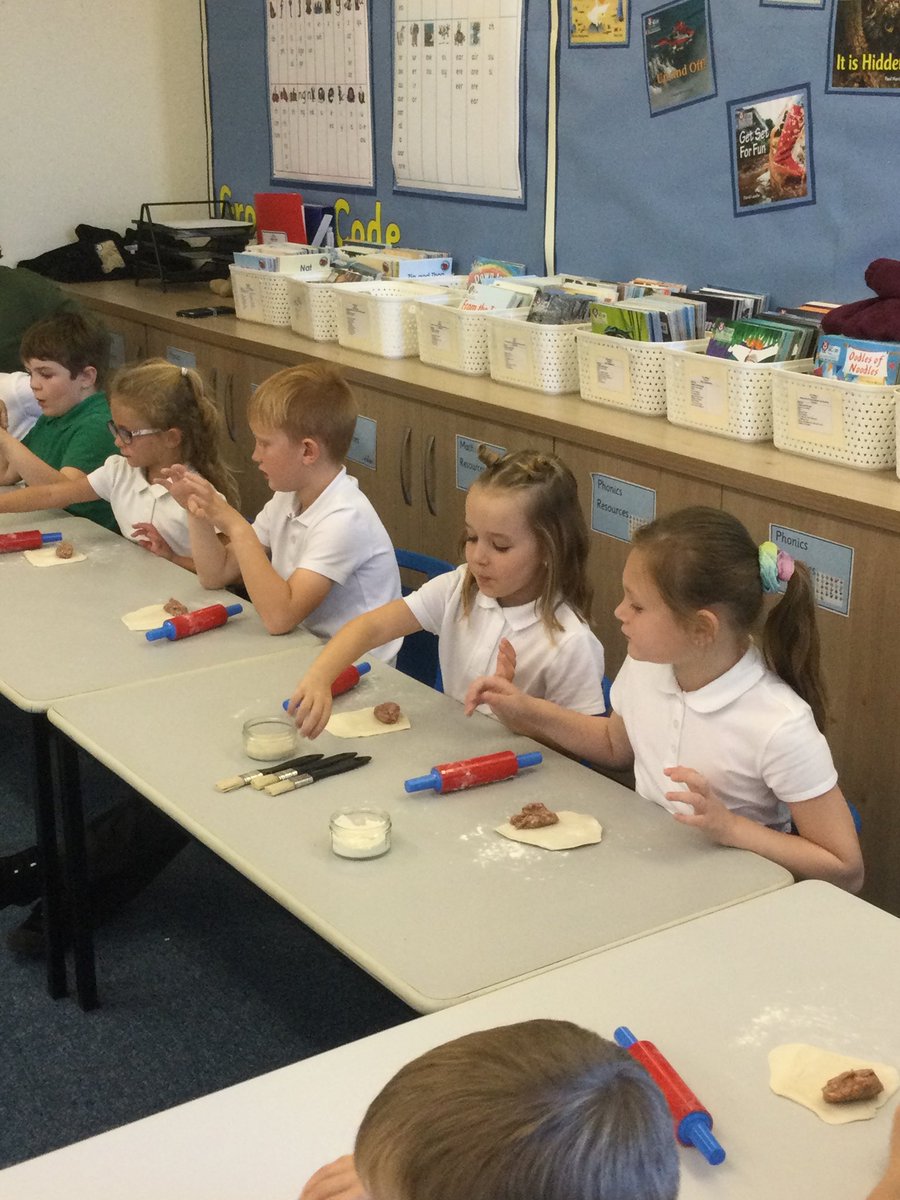 EGHighlands's tweet photo. Thank you to @LadiesinPigs and @childrensuni for a fantastic session last week, learning all about pork farming and then how to make a sausage roll! We had so much fun 🐷 https://t.co/mY0VRBciax