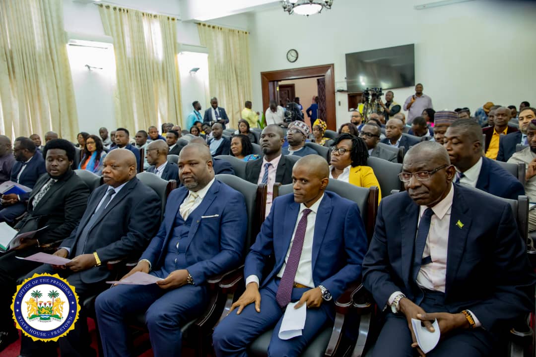On Tuesday, @PresidentBio received the 2021 ACC Annual Report. He welcomed the increased number of prosecutions, convictions and recoveries over the reporting period, adding that government would not relent in the fight against corruption. @FrancisKaifala @accsierraleone