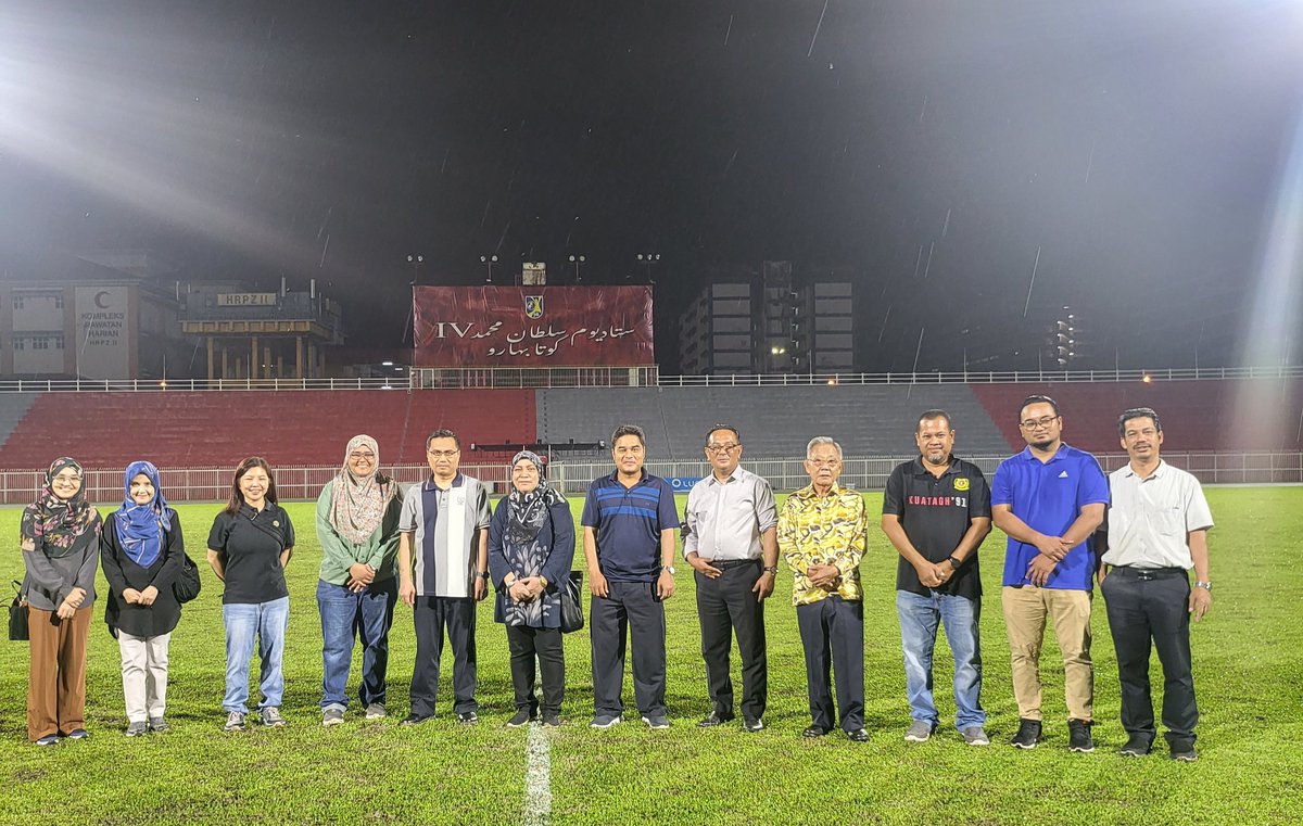 Mohd Suhaili Ismail (@irmohdsuhaili) on Twitter photo Lawatan PK CKE <a href="/BtHanizan/">hanizan bt Shaffii</a> dan Pengarah Perkhidmatan Pakar <a href="/noorashikinmt/">noorashikin tamimi</a> ke Stadium Sultan Muhammad IV meninjau kefungsian menaik taraf lampu limpah. Taklimat disampaikan oleh KJEN.
@JKRElektrikMLK
<a href="/JKRMalaysia/">JKR Malaysia</a> 
<a href="/JKRKelantan/">ᴊᴋʀ ɴᴇɢᴇʀɪ ᴋᴇʟᴀɴᴛᴀɴ</a> Lawatan PK CKE <a href="/BtHanizan/">hanizan bt Shaffii</a> dan Pengarah Perkhidmatan Pakar <a href="/noorashikinmt/">noorashikin tamimi</a> ke Stadium Sultan Muhammad IV meninjau kefungsian menaik taraf lampu limpah. Taklimat disampaikan oleh KJEN.
@JKRElektrikMLK
<a href="/JKRMalaysia/">JKR Malaysia</a> 
<a href="/JKRKelantan/">ᴊᴋʀ ɴᴇɢᴇʀɪ ᴋᴇʟᴀɴᴛᴀɴ</a>