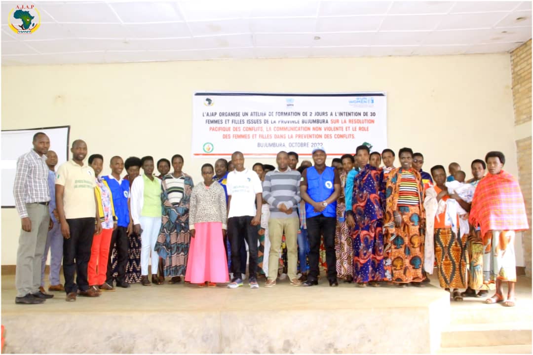 ajapafricaine1's tweet photo. #Burundi: Avec l’appui de #wphfund via #ONU_Femmes, l‘@ajapafricaine1 continue du 19-20/10/2022 la formation à l'intention des femmes et filles sur la consolidation de la paix et la cohésion sociale en commune #Mukike en @BujumburaProv https://t.co/t3HPgDRl75