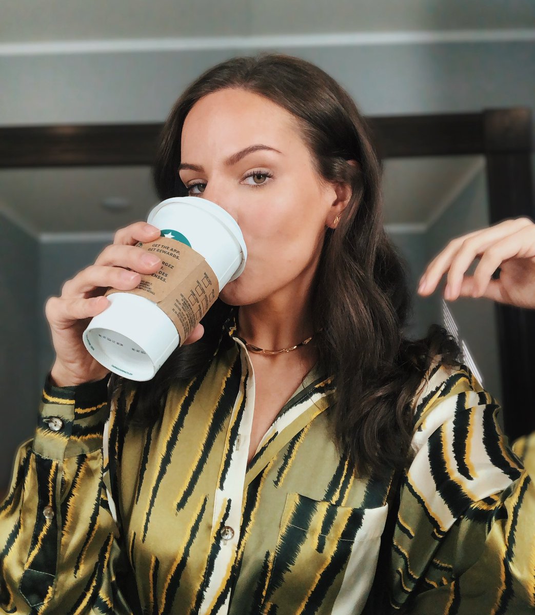 Season 6 of @workinmomsnetflix is now up on Netflix Canada and that means you finally get the privilege of meeting Nina. She’s really earnest. Loves an IG filter. Super nice. Definitely isn’t out for your job. 
First part after a 6 year hiatus - what a way to get back in the game