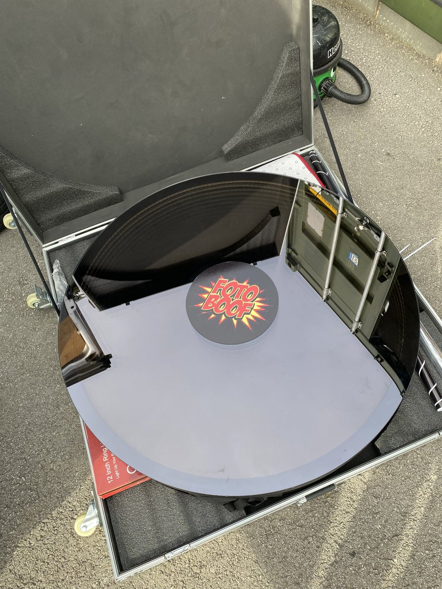 FotoBoofYorks's tweet photo. The 360 video spinner arrives at HQ.. these are great for #Corporate events as well as #weddings... we can't wait to get it out! https://t.co/Gkc9cSrPh0