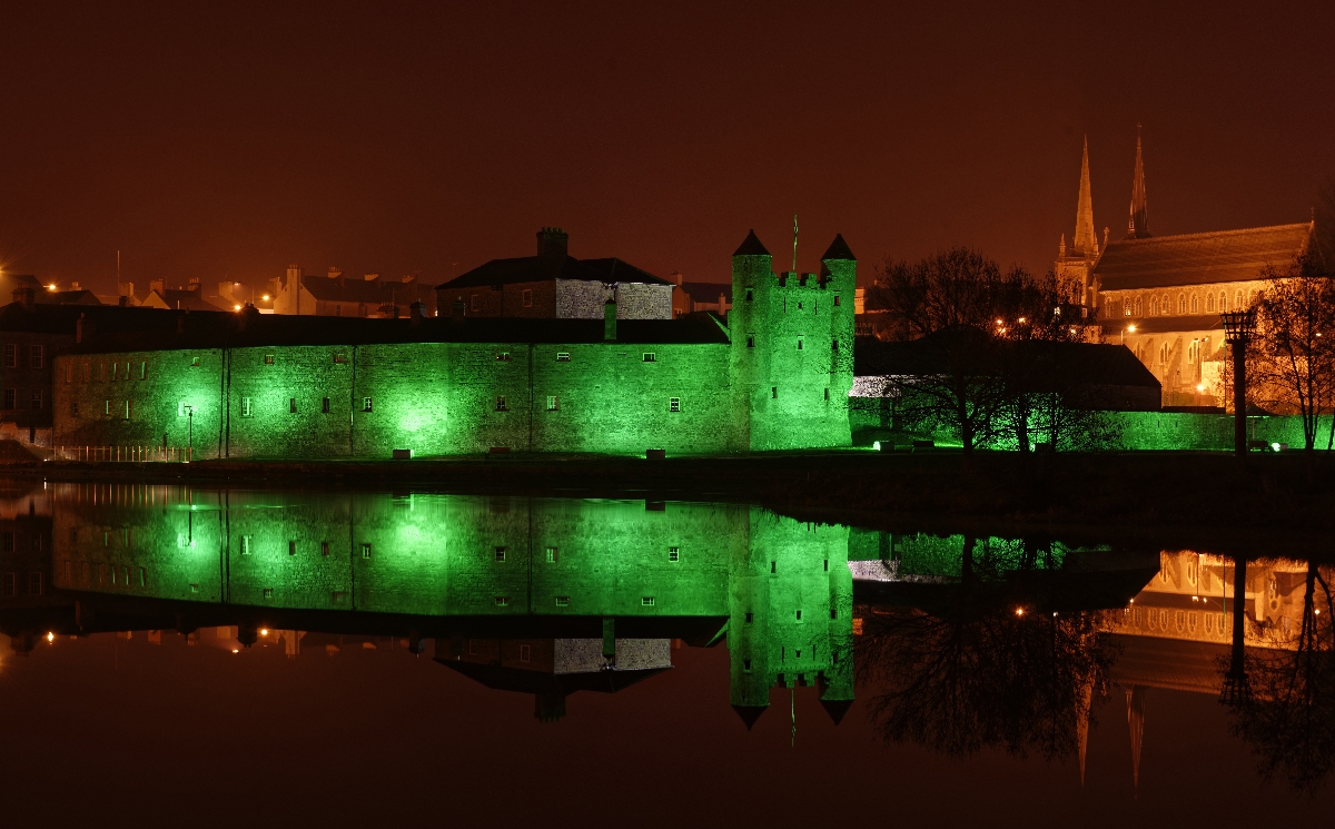 We're Going Green tonight to celebrate Being Green! It's #RecycleAwarenessWeek