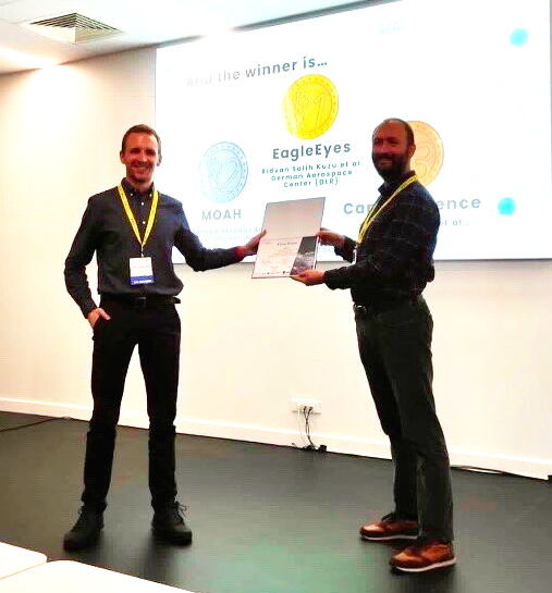 blesa_ux's tweet image. Last week at #ICIP2022 winners of the #HYPERVIEW challenge on hyperspectral imaging were announced!

Congratulations to the EagleEyes team from @DLR_de and @helmholtz_ai 

organised by @labs_kp, Silesian UT @polsl_pl, QZ Solutions and @ESA_EO #Philab!

platform.ai4eo.eu/seeing-beyond-…