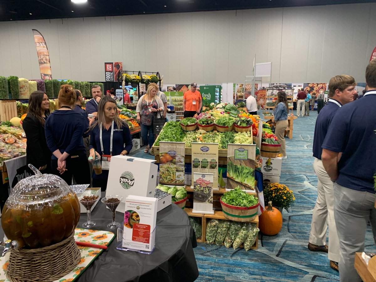bearrobotics's tweet photo. Thank you Performance Foodservice for letting us showcase Servi at the FoodCentric Experience 2022 event in Orlando!

 #event #foodservice #bearhospitality #hospitalityelevated #serviserves #robotsolution https://t.co/5WxyUQQYVP