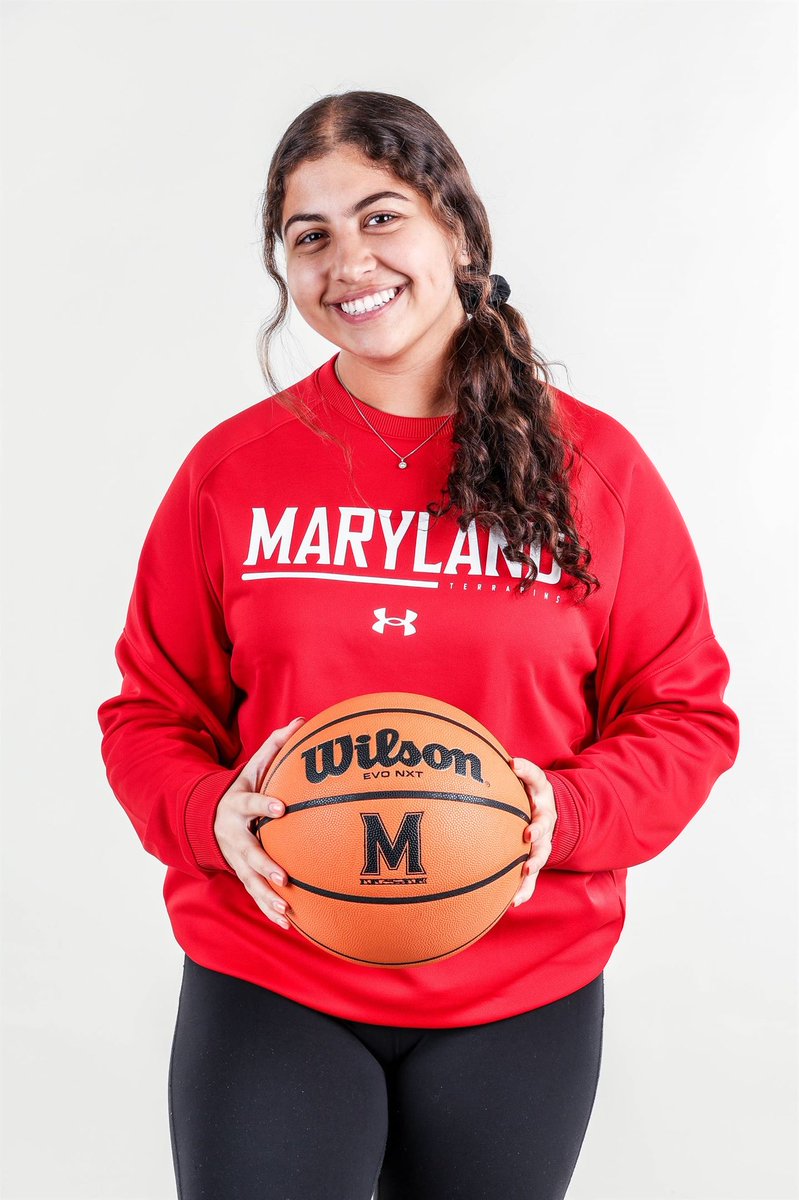 umdwbb_managers's tweet photo. Manager media shots🤩🤩 Meet your returning managers for the 2022-23 season!! From left to right: Head Manager Rachel Jaclin, Margaret Scala, Lauren Bellomo, and Sarah Peng!! Get ready for another great season❤️🏀 @rjaclin11 @margaret_scala @Sarah_Peng10 https://t.co/bWM6mLbKyV