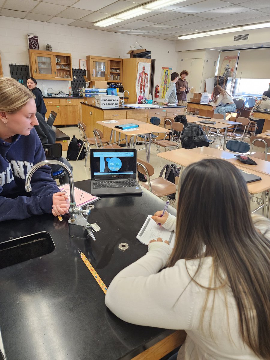 CParsio's tweet photo. When students teach eachother about feedback mechanisms through a topic they are passionate about, they make me so proud! This is powerful learning! #AnatomyPhysiology @SomervilleHSNJ #MsPScience #SHSAnatomyP4 https://t.co/N6Wa8slRh0