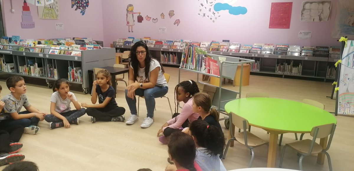epompeufabra's tweet photo. L'alumnat de 3r B ha anat aquesta setmana a la Biblioteca d'Europa Fira per fomentar el gust per la lectura!! 📚 @afapompeulh @LHEDUCACIO @BibliotequesLH @CRPHospitalet @casalquico https://t.co/czHEY2BPXS
