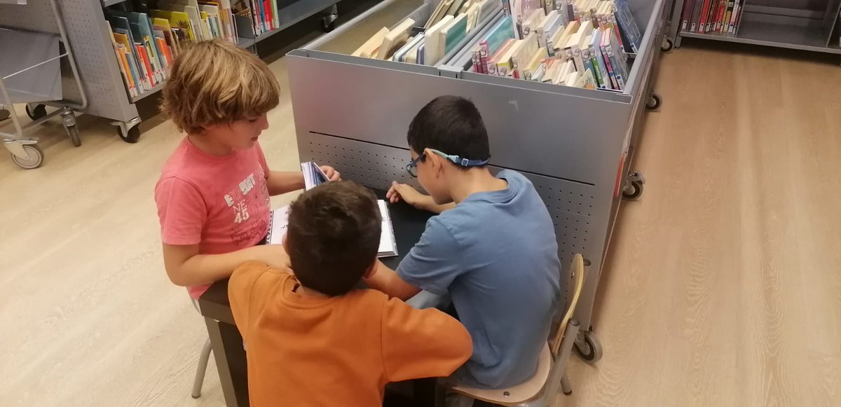 epompeufabra's tweet photo. L'alumnat de 3r B ha anat aquesta setmana a la Biblioteca d'Europa Fira per fomentar el gust per la lectura!! 📚 @afapompeulh @LHEDUCACIO @BibliotequesLH @CRPHospitalet @casalquico https://t.co/czHEY2BPXS