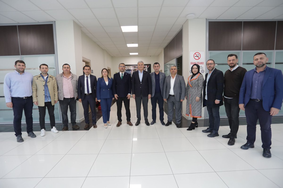 erdemercan54's tweet photo. Üyesi bulunduğum 28.Meslek Komitemiz ile birlikte Yönetim Kurulu Başkanımız Sn. Akgün Altuğ'u ziyaret ederek hayırlı olsun dileklerimizi ilettik. Birlik ve beraberlik içinde başarılı bir 4 yıl geçirmeyi temenni ediyorum🍀
@akgunaltug1 @SATSO54 https://t.co/CHfswqm7HZ