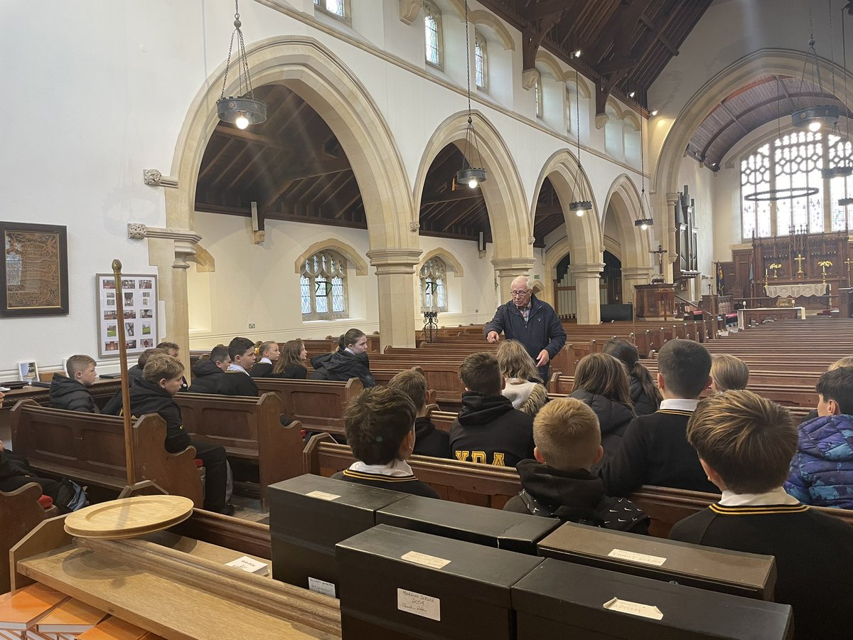 MissCMThomas's tweet photo. 7 Gwyn yn ymweld ag Eglwys All Saints yn Rhydaman! 7 Gwyn visiting All Saints Church in Ammanford! ✝️ @dyffrynaman https://t.co/cKxSSOIY6a