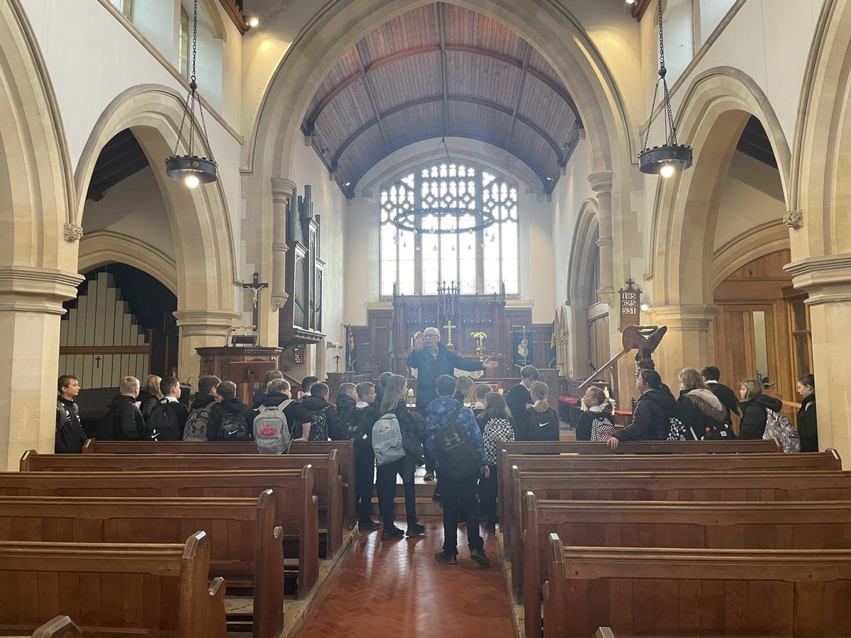 MissCMThomas's tweet photo. 7 Gwyn yn ymweld ag Eglwys All Saints yn Rhydaman! 7 Gwyn visiting All Saints Church in Ammanford! ✝️ @dyffrynaman https://t.co/cKxSSOIY6a