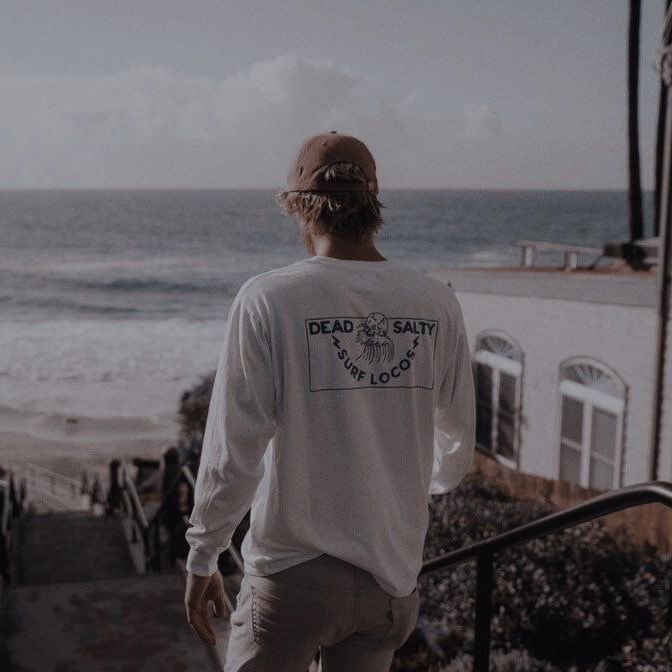 obxhcs's tweet photo. jj likes to go on walks and he usually takes his camera with him. he takes photos of everything he likes and when he goes back to the chateau, he can’t wait to show the pogues ( mostly pope ) the photos he took ❤️‍🩹 - alo https://t.co/Ha53E8g5J6