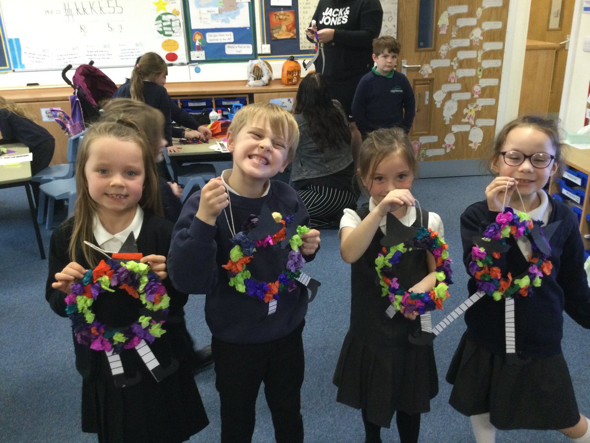 EGHighlands's tweet photo. Thank you to everyone who came to our family learning event 🎃 The witches wreaths look A-Mazing!!! https://t.co/LtOix0LfGw