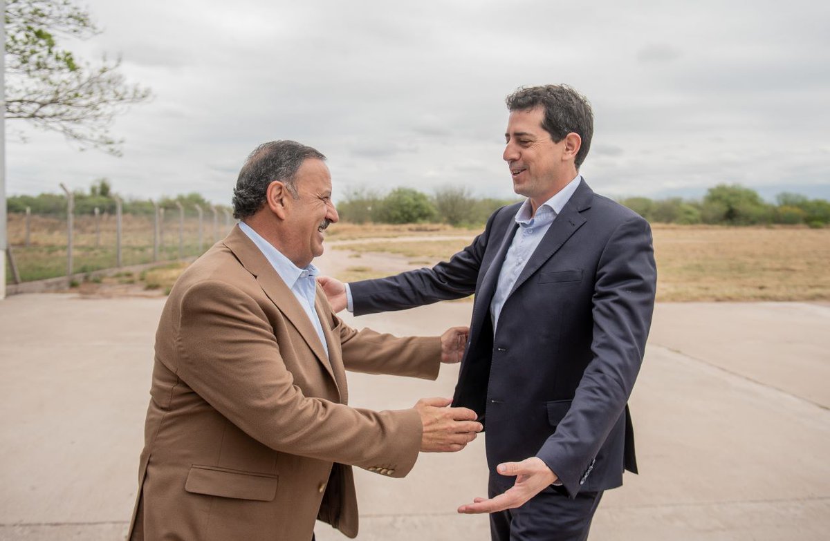 QuintelaRicardo's tweet photo. ¡Bienvenidos a Tierra Federal ministro del Interior @wadodecorrido, @sbatakis y @LamotheIgnacio! Hoy tendremos una importante agenda avanzando en acciones que beneficiarán a los riojanos y riojanas. https://t.co/BL5cJMamjl