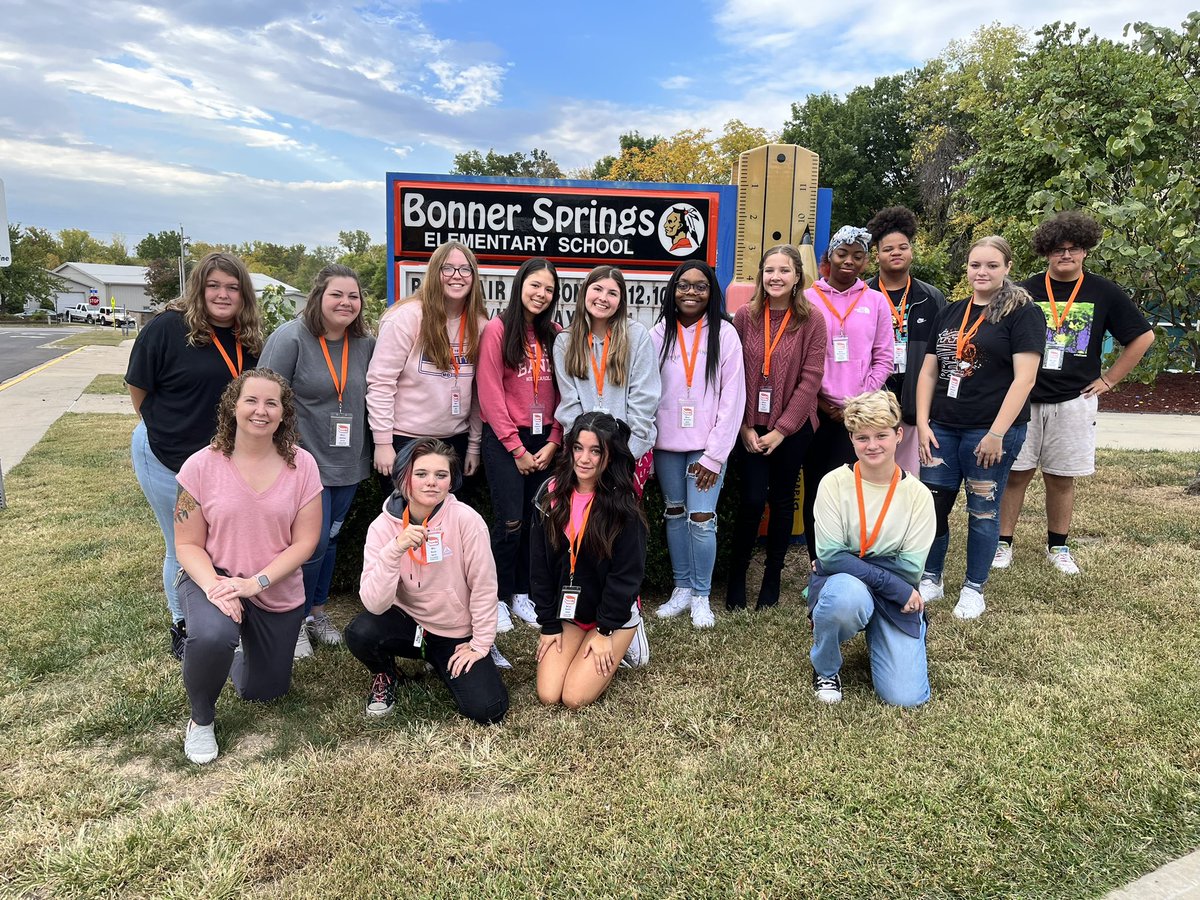 MrsQuenette's tweet photo. Teaching Pathway students have loved starting classroom time with Bonner Springs Elementary!  Thanks for the warm welcome #204BravesPride https://t.co/atWjKWj5zq