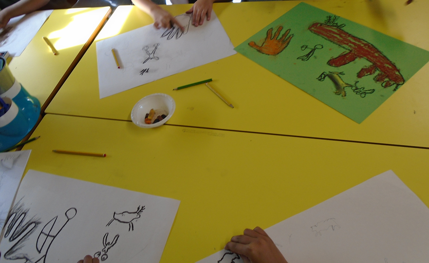 Sorry if your child has gone home covered in chalk and pastels today! We spend a happy afternoon creating Stone Age cave paintings. Our finished artwork looks amazing. What a fantastic bunch of artists we have in Year 3. 🎨🙌