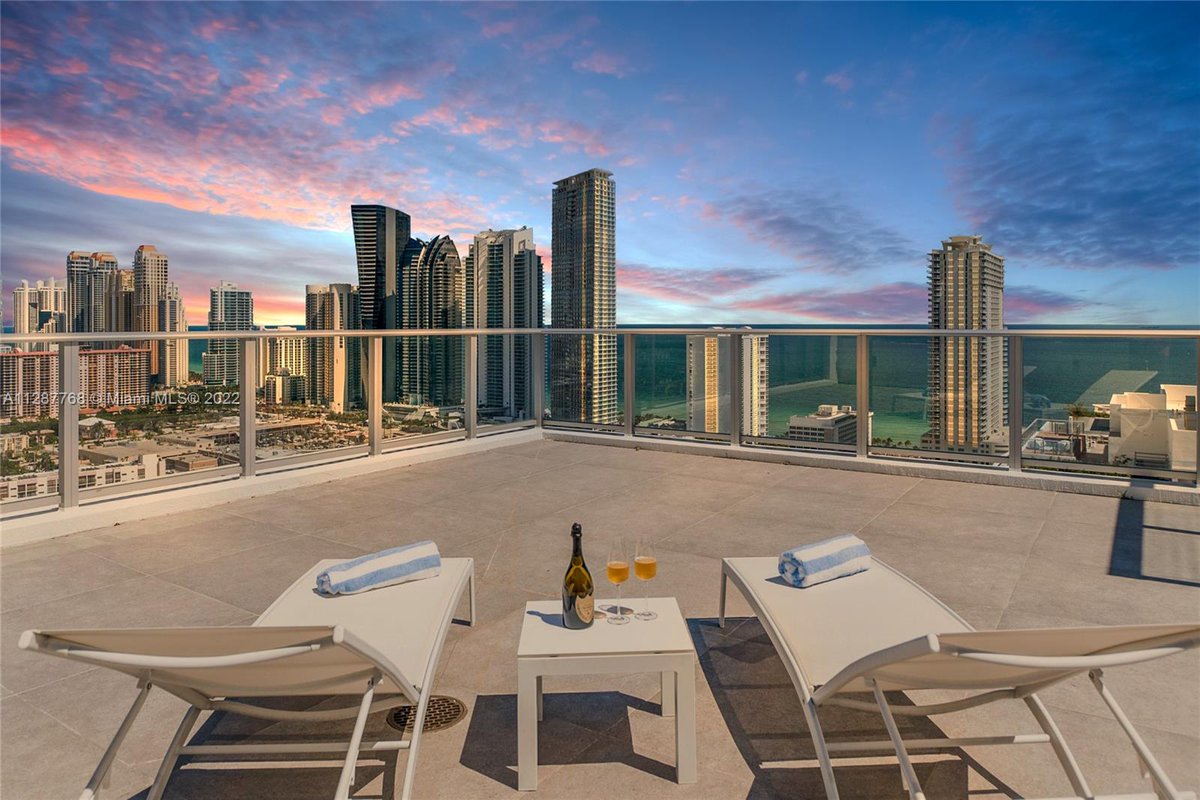 GlobaltyInvest's tweet photo. 📍330 SUNNY ISLES BLVD #5-TS04, SUNNY ISLES BEACH FL 33160
3  Beds | 4 Baths | 4900 ft²
$5,950,000 https://t.co/SanVIznNwW
