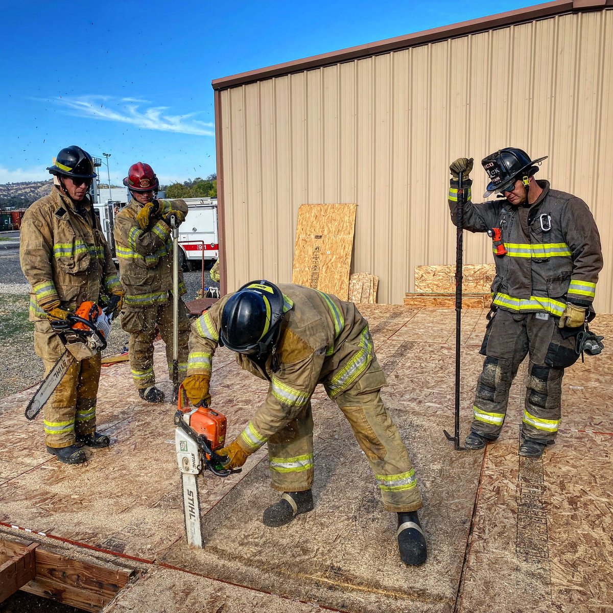 JakeMiille_Fire's tweet photo. First day with the 78th Butte Fire Academy. Good day of forcible entry and ventilation. Looking forward to truck operations and live fire sims later this week! #ButteFireAcademy https://t.co/ekxM6jDkw4