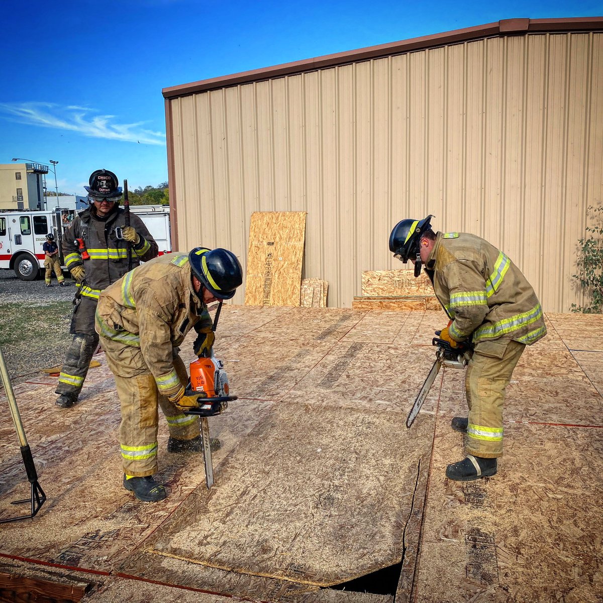 JakeMiille_Fire's tweet photo. First day with the 78th Butte Fire Academy. Good day of forcible entry and ventilation. Looking forward to truck operations and live fire sims later this week! #ButteFireAcademy https://t.co/ekxM6jDkw4